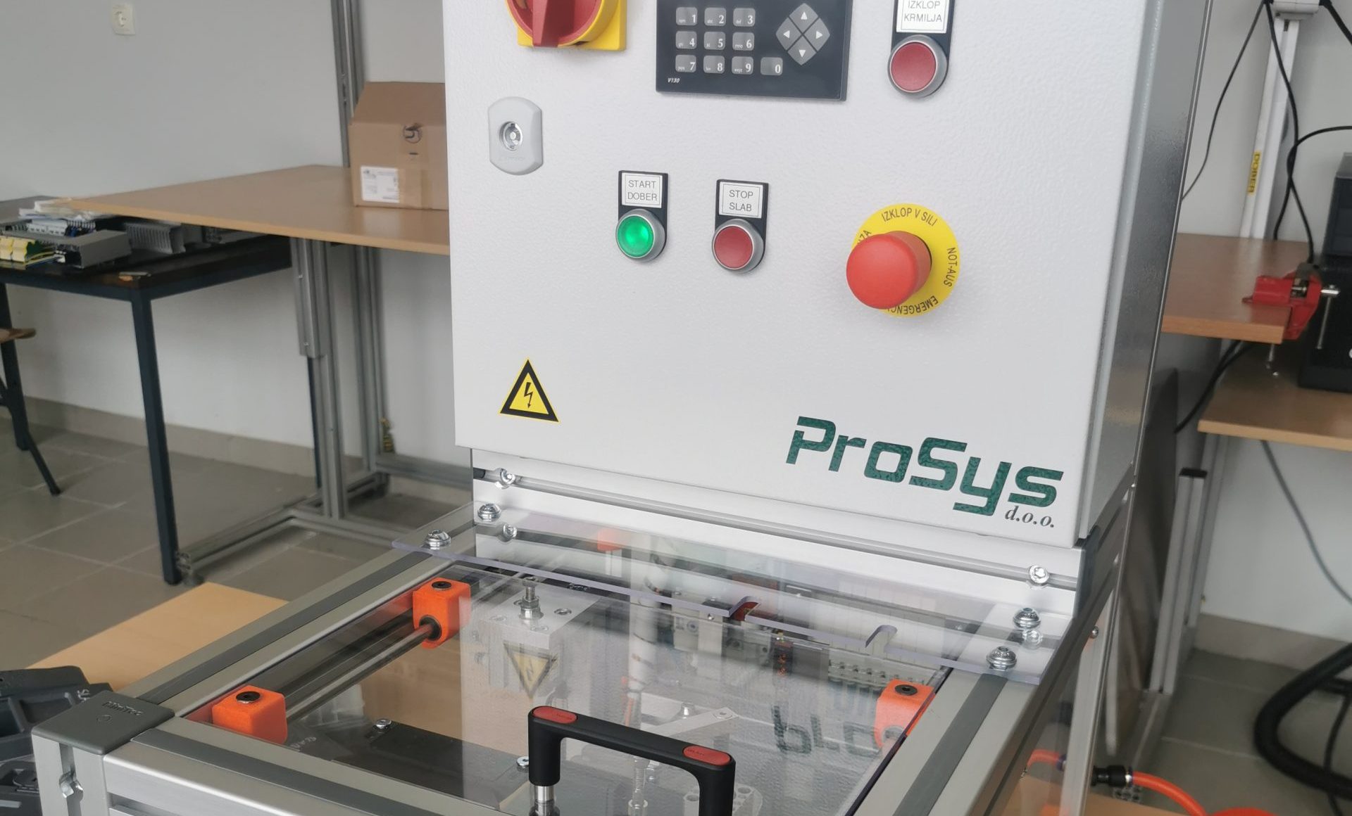 Naprava za testiranje dozirnih posod