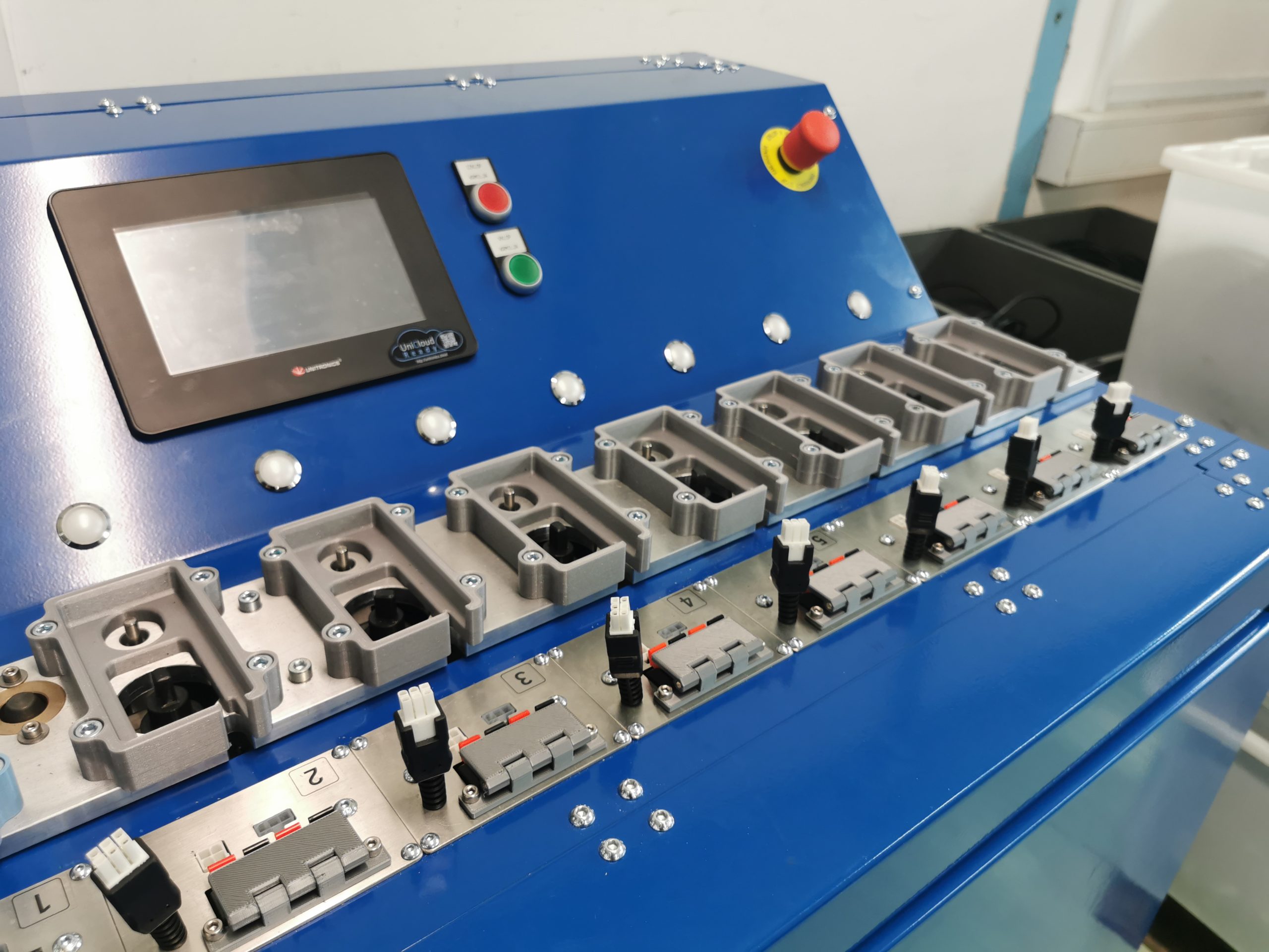 Naprava za testiranje pogonov