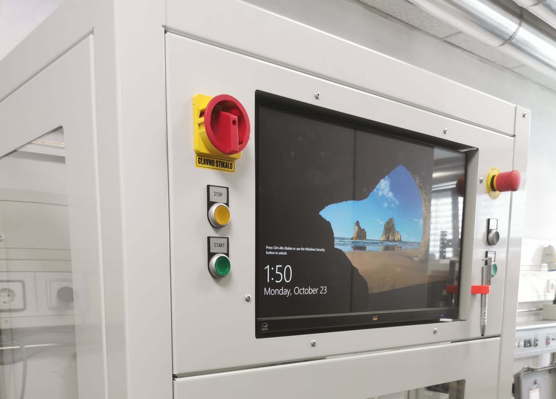 Naprava za testiranje tesnosti posod